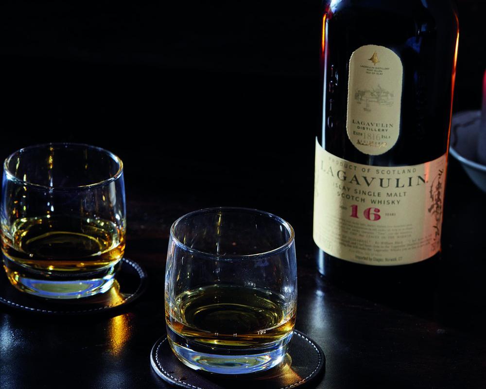 Image décrivant le produit Lagavulin 16 ans qui fait partie des Whiskies